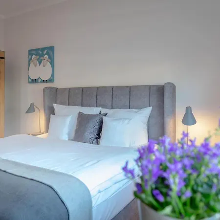 Thyra Apartment *